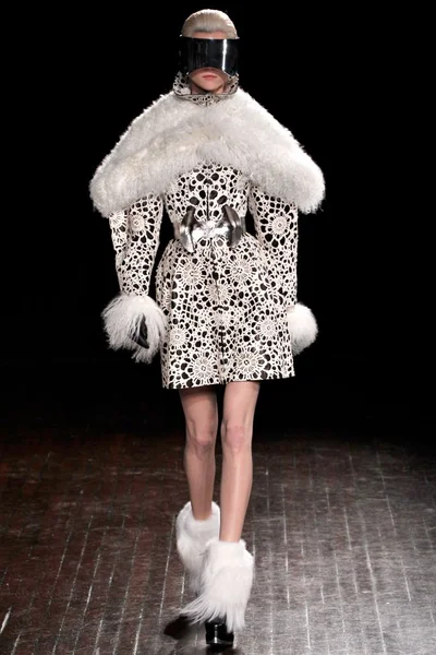 Look 11